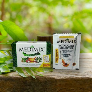 Medimix Ayurvedic Bathing Soap with 18 Herbs, Effective for Skin Problems, Handmade, 75 g Carton + Free Medimix total care shampoo 5ml sachet